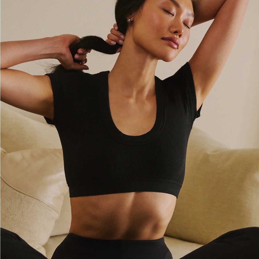 Alo Yoga Cropped Short Sleeve Shirt